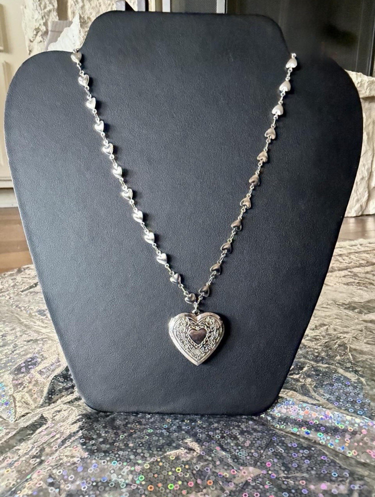 Vintage-Style Engraved Silver Heart Locket w/Tiny Hearts Link Chain 🩶