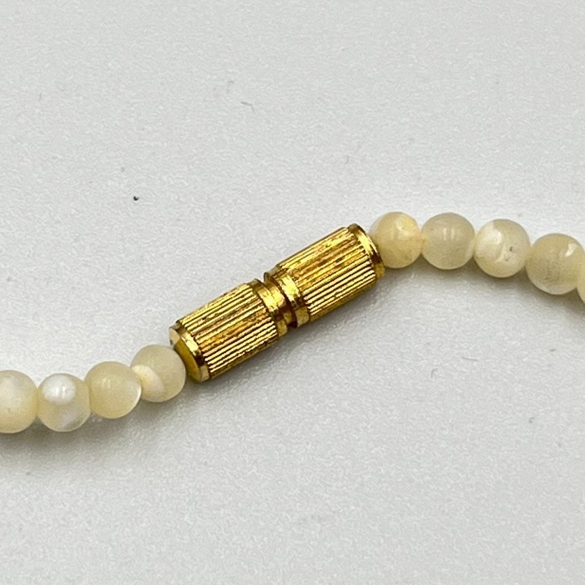 Vintage Mother of Pearl Graduated Bead Strand Necklace Creamy Iridescent 24″