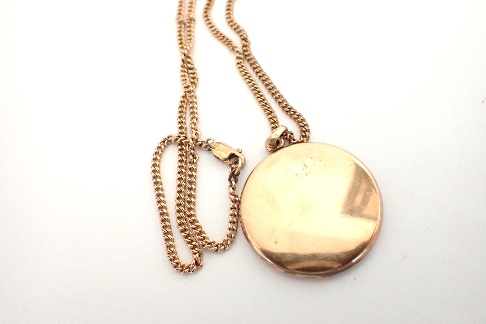 Vintage Antique Yellow Gold Filled Round Locket Pendant On Chain Necklace Etched