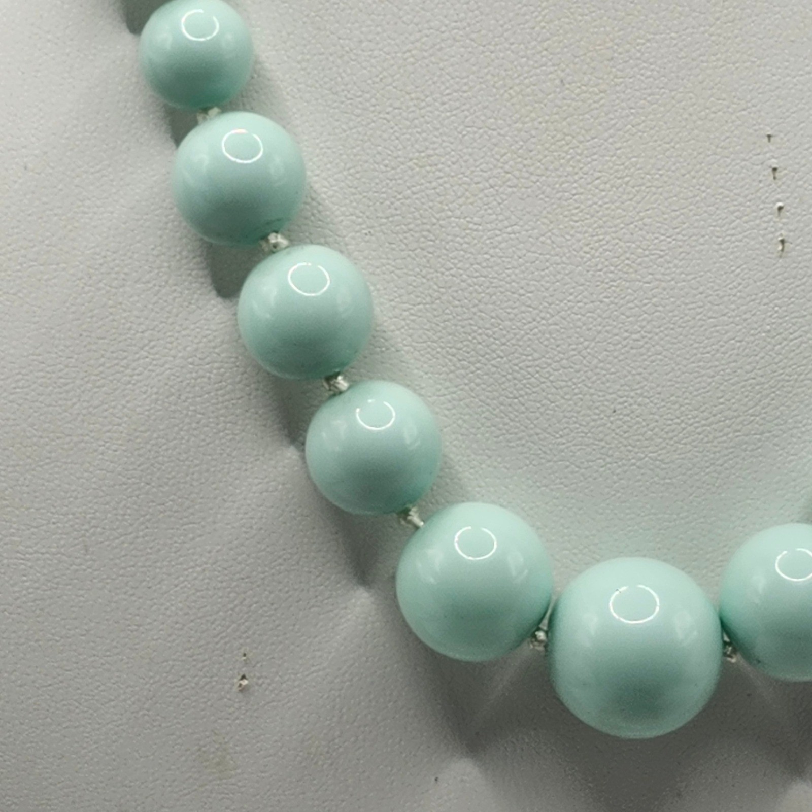 Vintage Light Blue Teal Graduated Bead Necklace Gold Tone Spring Clasp Retro