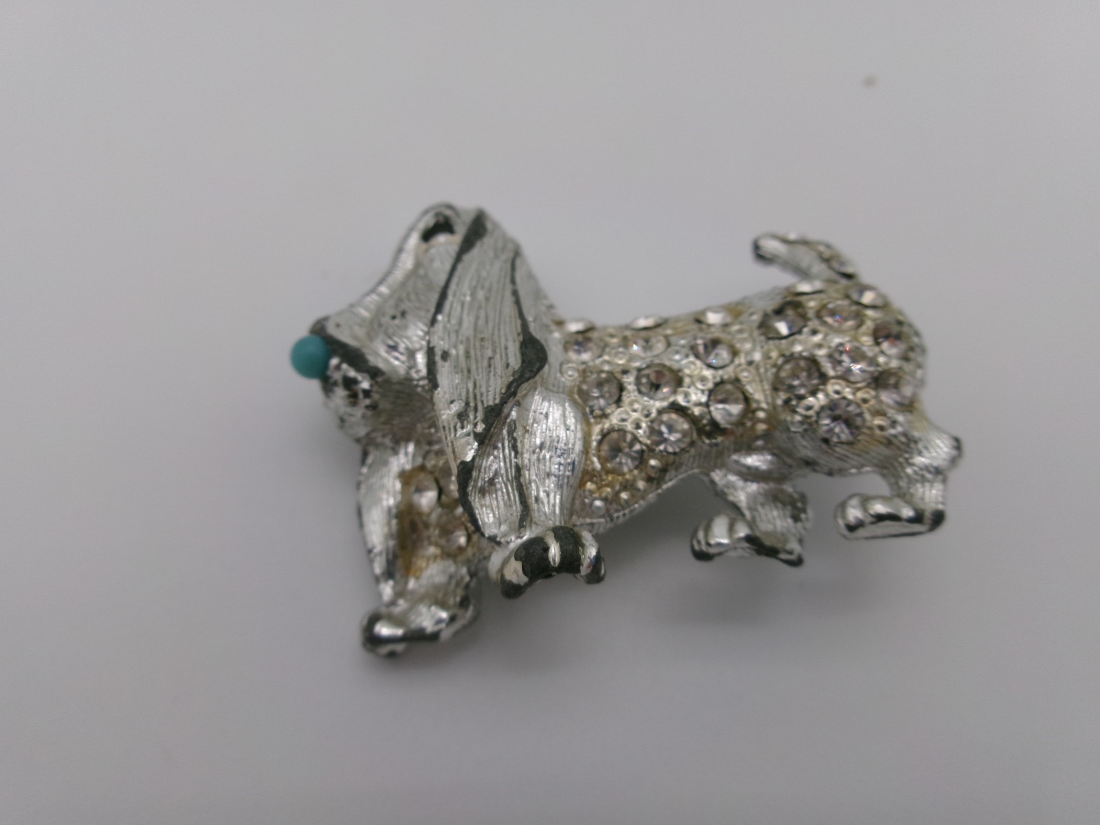 Vintage dog animal brooch pin silver-tone base metal turquoise color nose