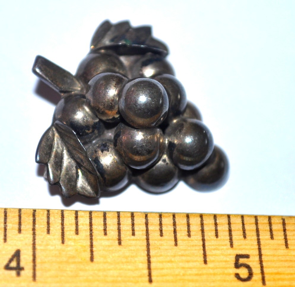 Vintage IGUALES HECHO Sterling Silver BROOCH / PIN 925 MEXICO grapes ANTIQUE!