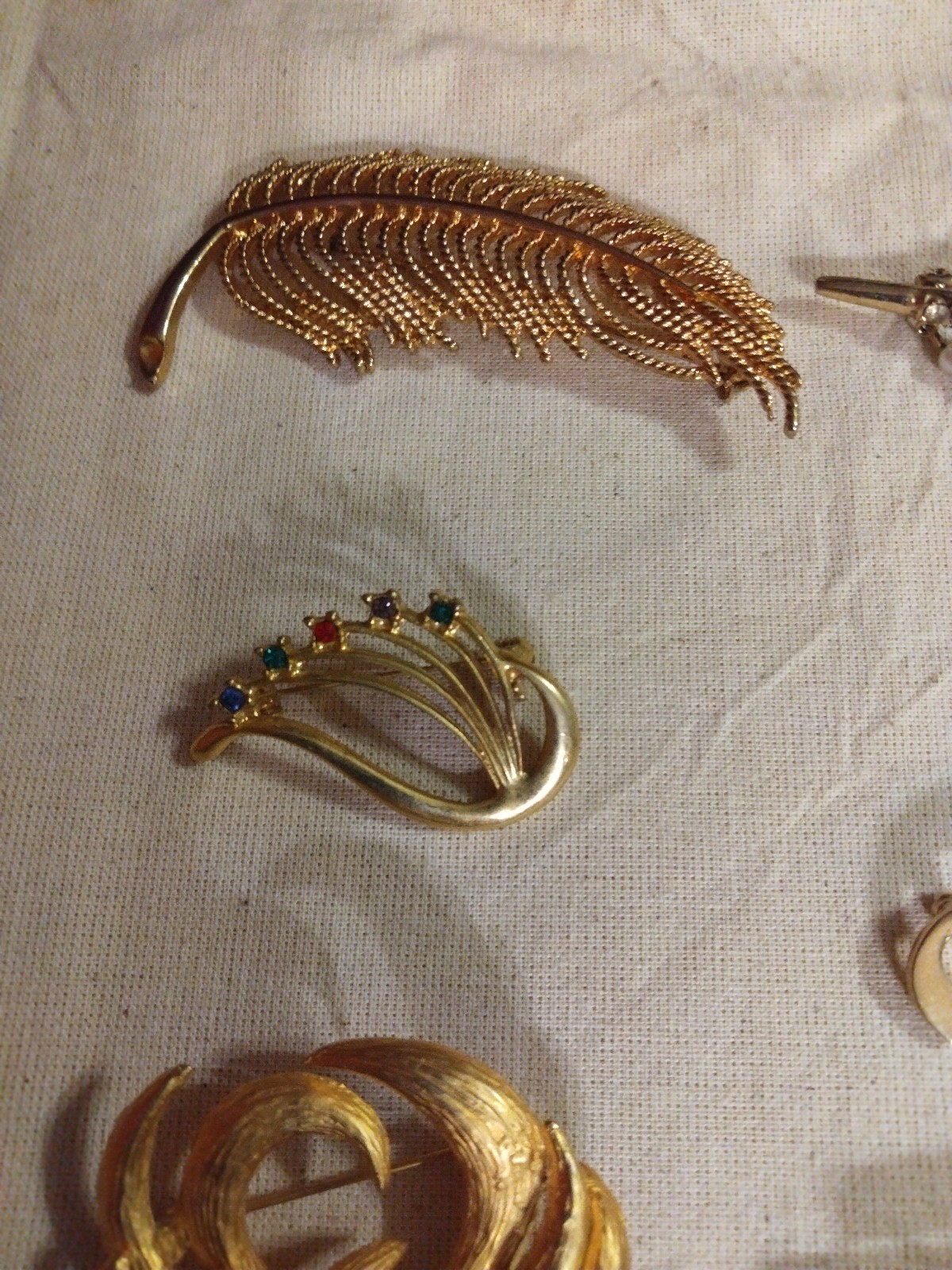 Lot of 8 Different Gold Tone Vintage To Now Brooches! ALL WEARABLE!