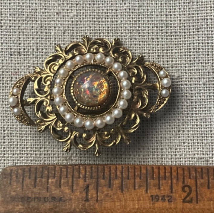 Vintage Gold Tone Faux Pearl Opal Design Brooch Unsigned approximately 2 inches