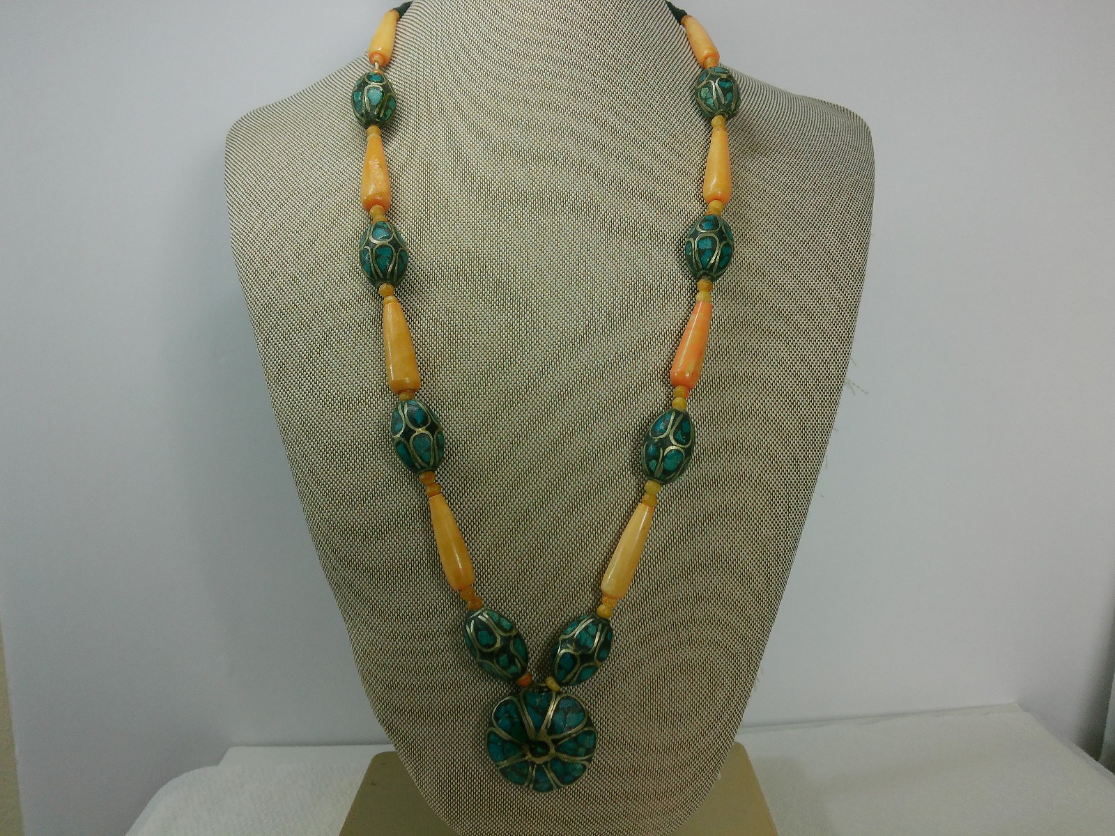Vtg Turqoise Chip Inlay Silver Cow Bone Beaded Tribal Flower Pendant Necklace