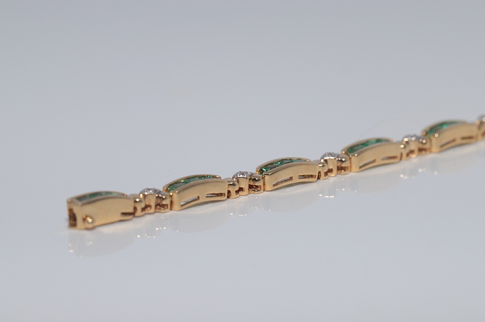 Vintage Circa 1980s 18k Gold Natural Diamond And Caliber Cut Emerald Bracelet