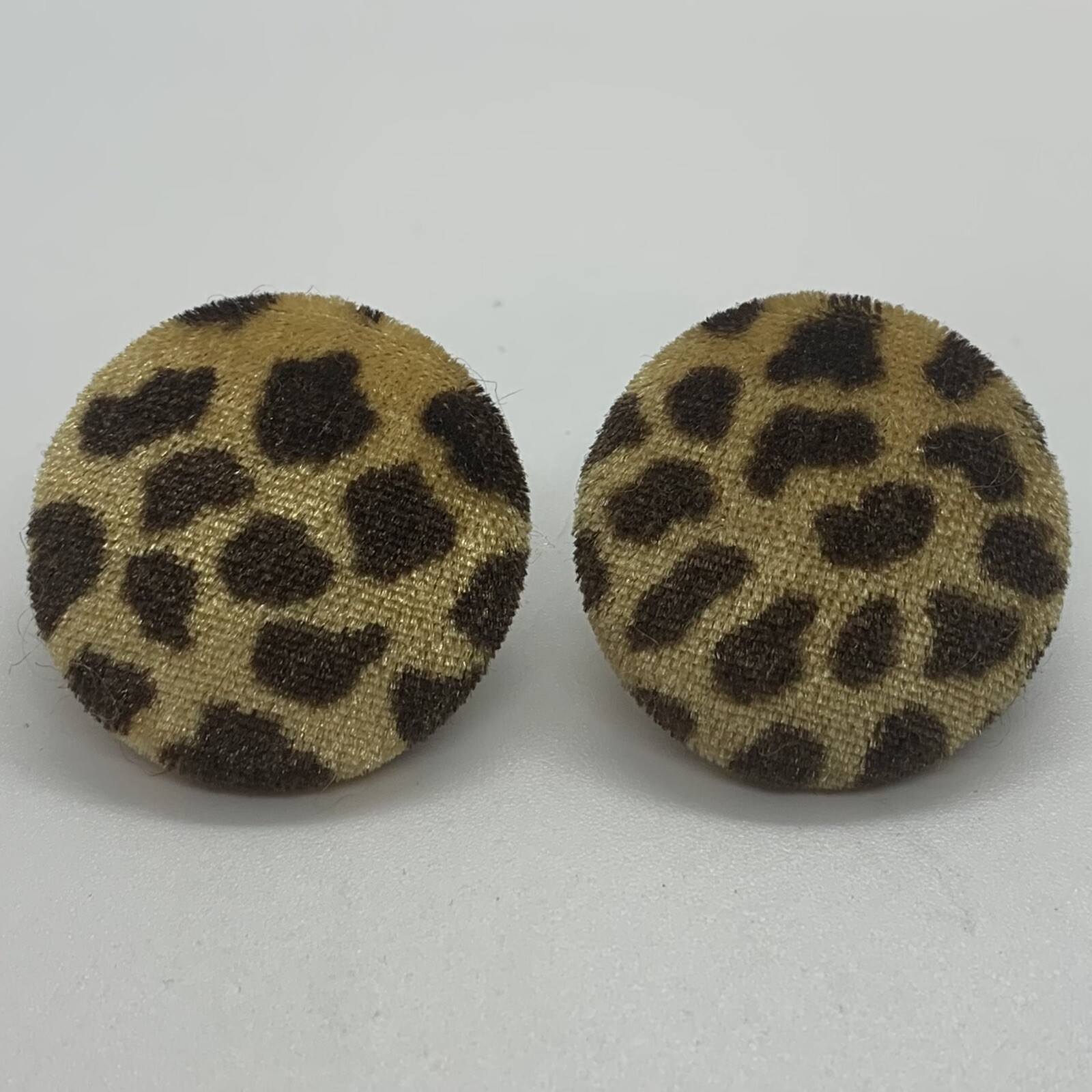 VTG 90’s CHEETAH ANIMAL PRINT FAUX FUR ROUND POST EARRINGS UNIQUE