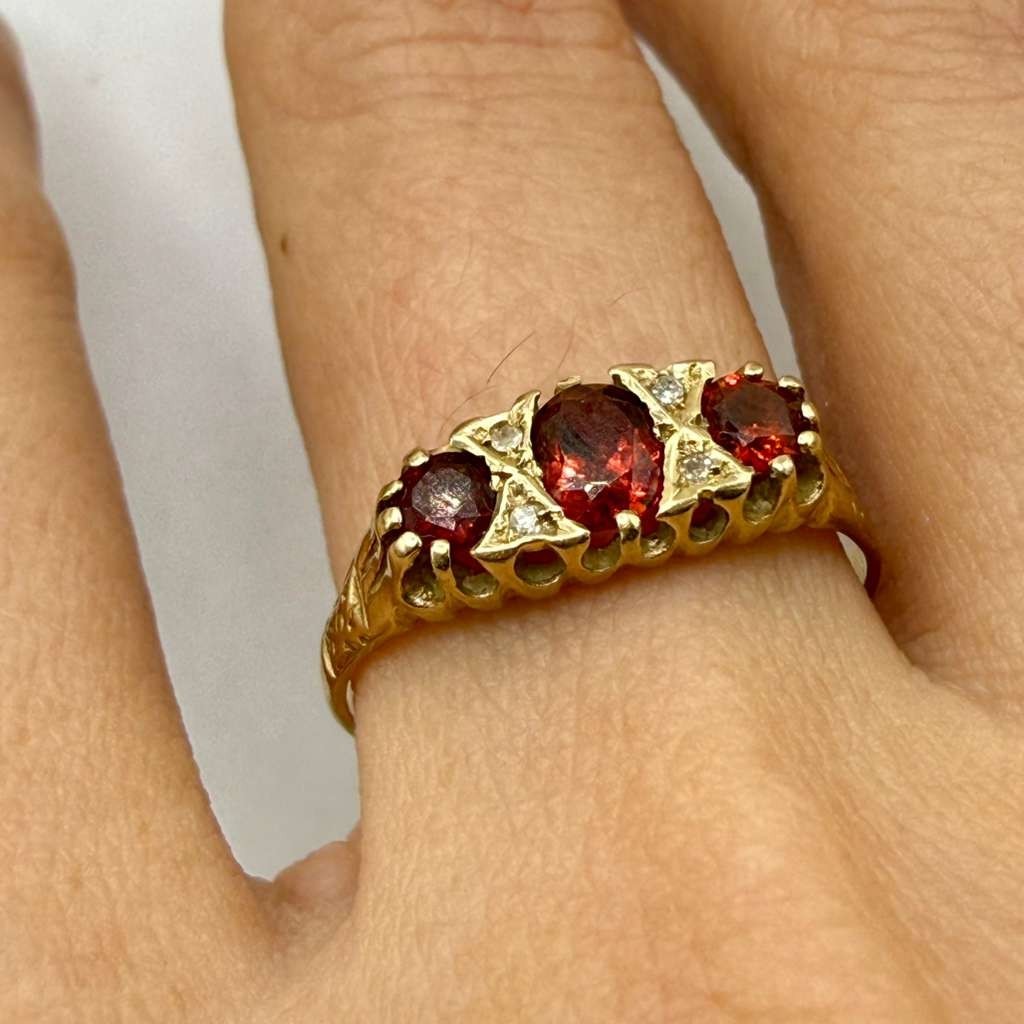 Vintage 9k Solid Yellow Gold Garnet Diamond Pierced Setting Ring, Size 7.25
