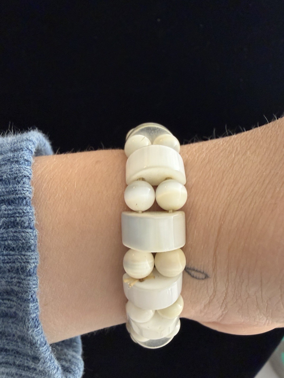 Vintage White Stretch Bracelet Cat’s Eye Style Beads Lucite Acrylic Geometric