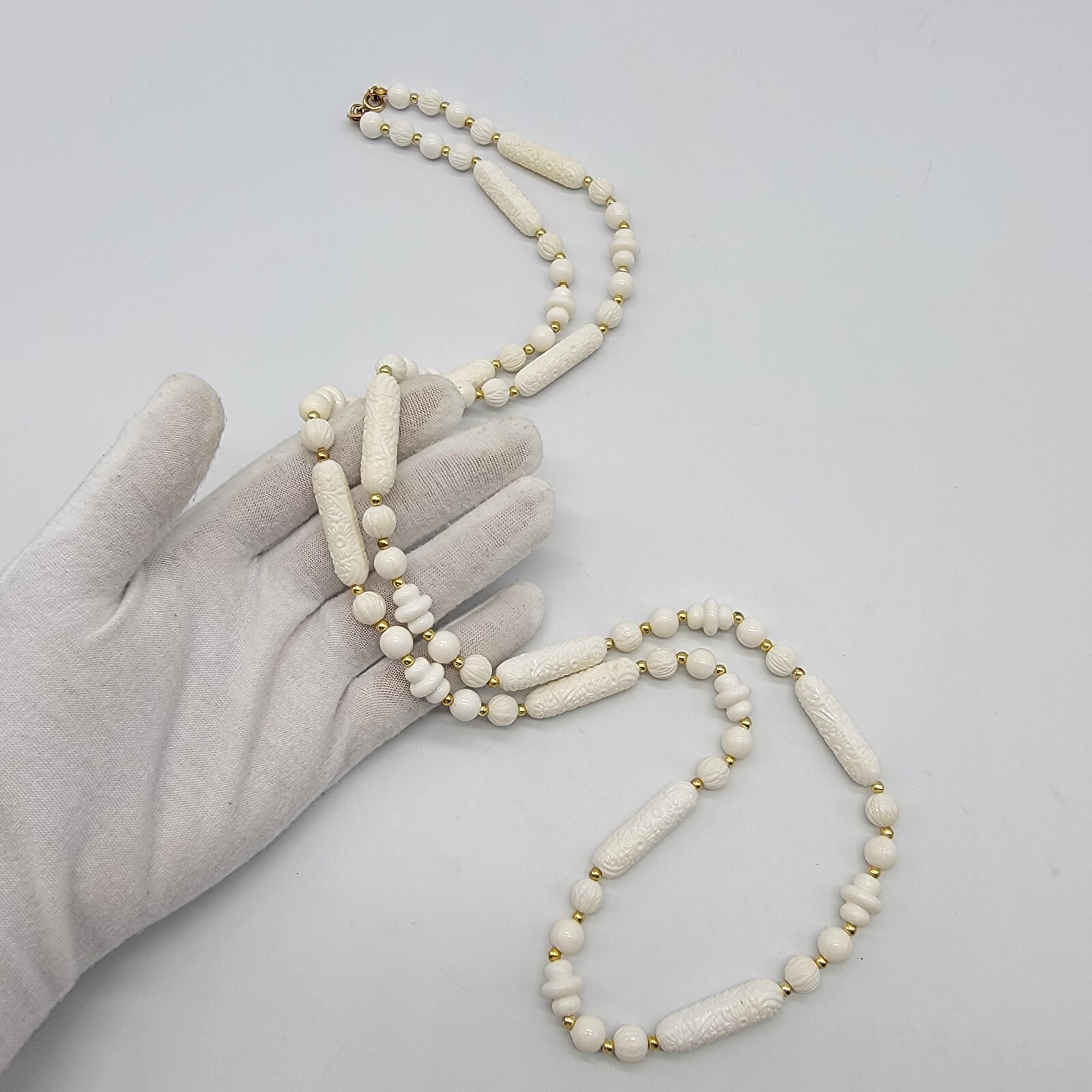 VTG Sarah Coventry Beaded Flapper Necklace White Lightweight Flower Retro 40″