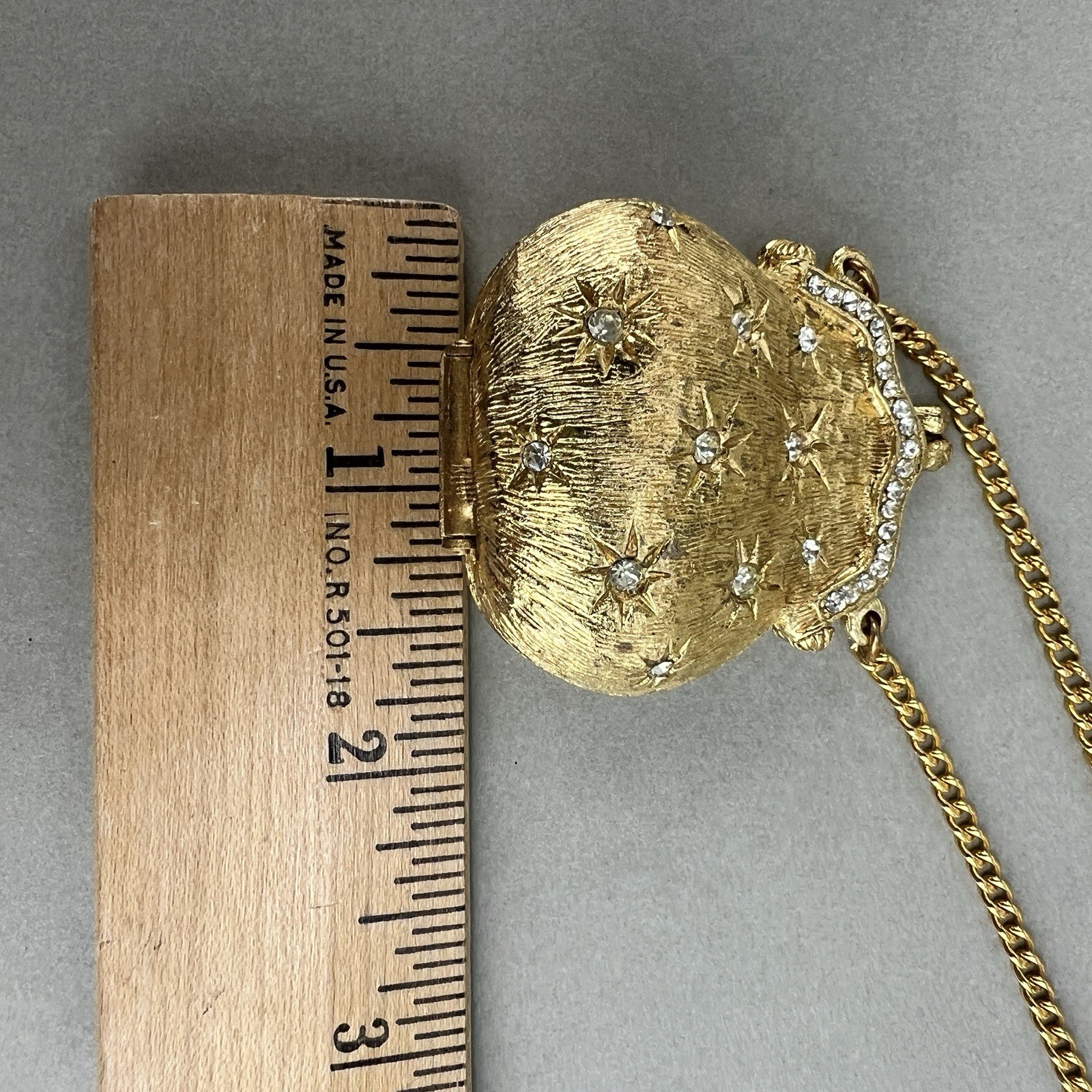 Vintage Purse Necklace Locket Pill Box Gold Tone Rhinestone q3z