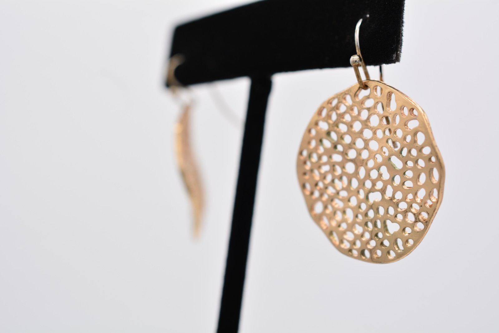 Vintage Dangle Earrings Hook Round Gold Tone Drop Y2K 2000s Bin7