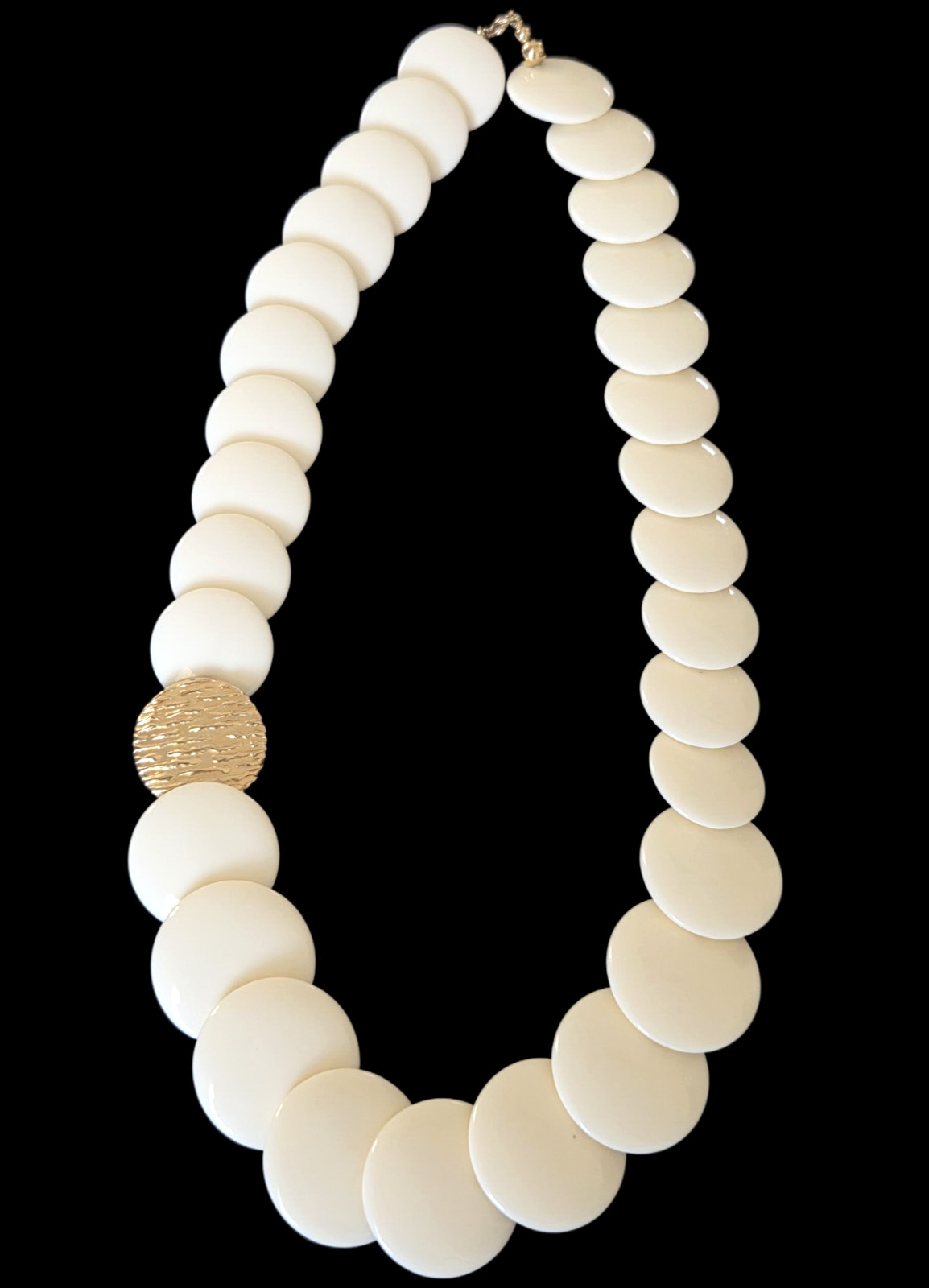 Vintage Lucite Round Flat Graduated Bead Necklace Ivory And Gold Focal Bead 24″