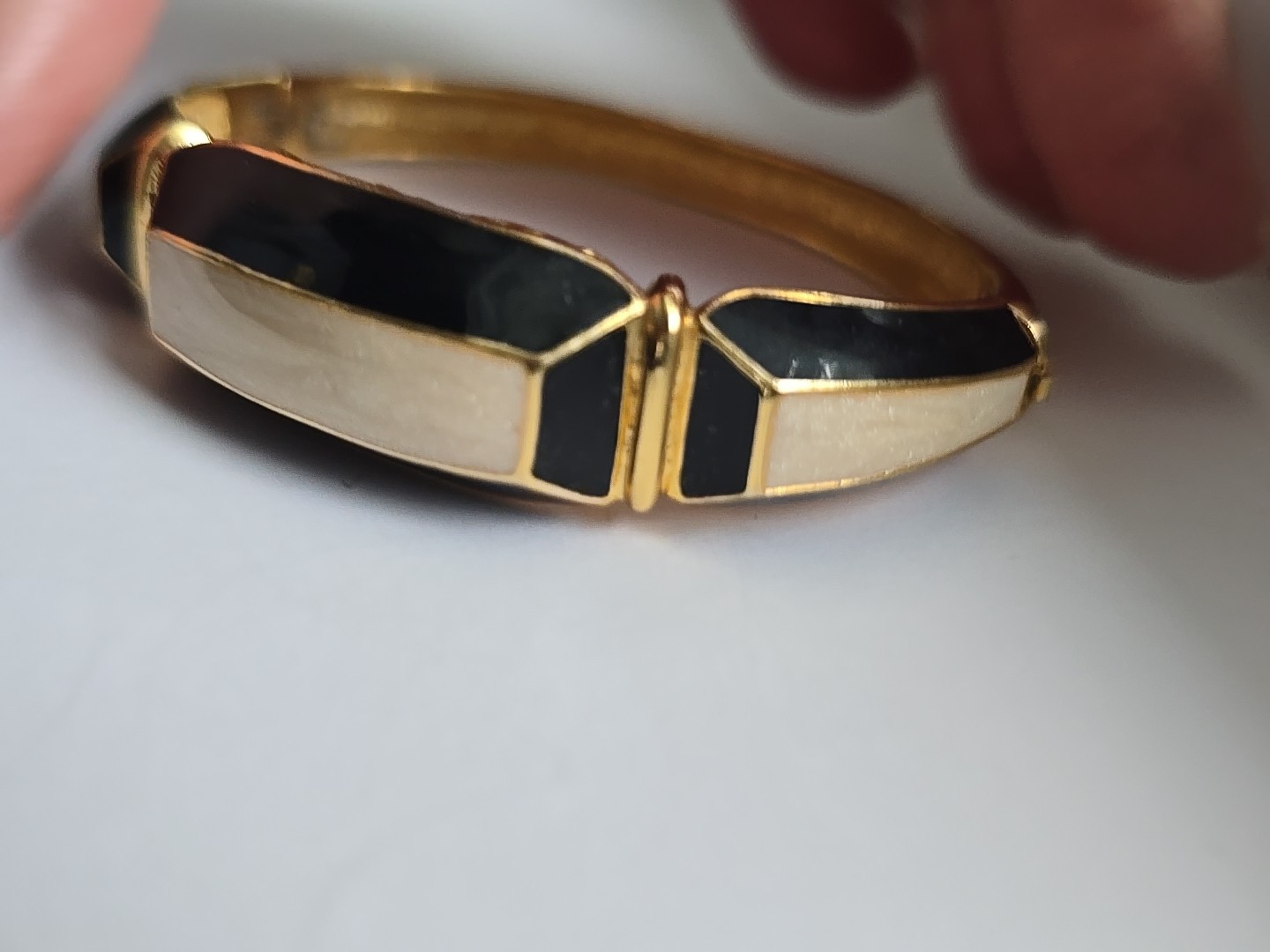 Vintage ORENA PARIS Gold Tone BLACK OFF WHITE Enamel Bangle Bracelet 6.5″