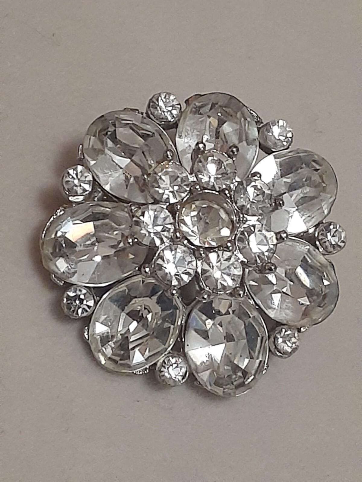 Fauceted foiled back rhinestone cluster round brooch/pin