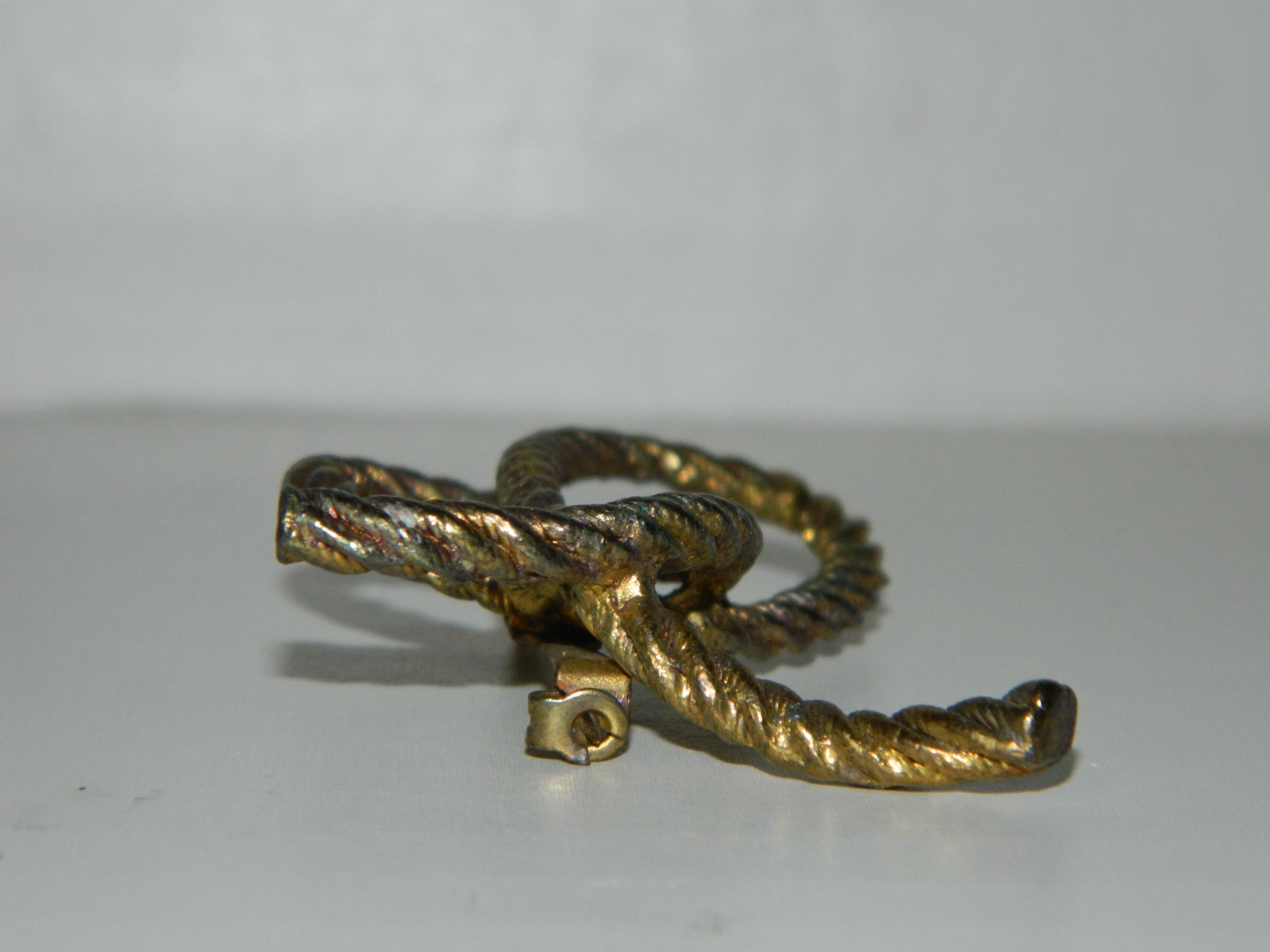 VTG Vintage Gold Tone Knot Knotted Rope Pin Brooch