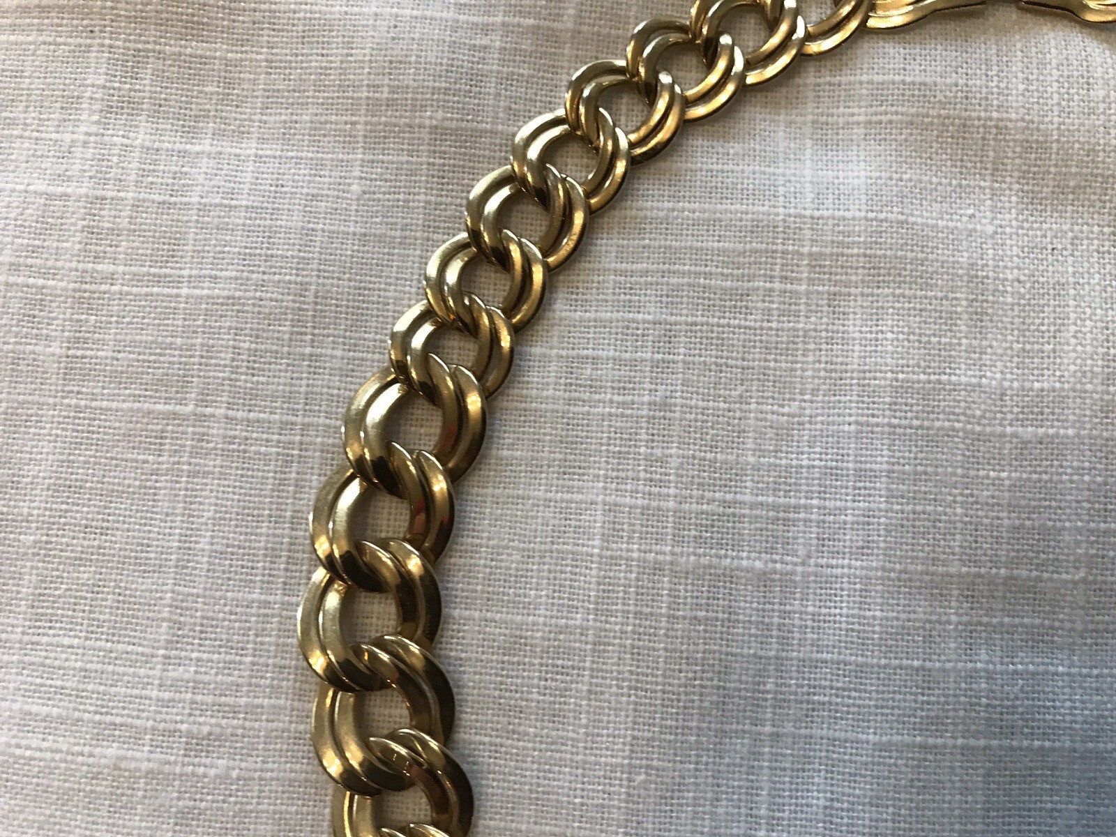 VINTAGE 18” Double CURB LINK Chunky NECKLACE Shiny GOLD TONE GRADUATED VGUC