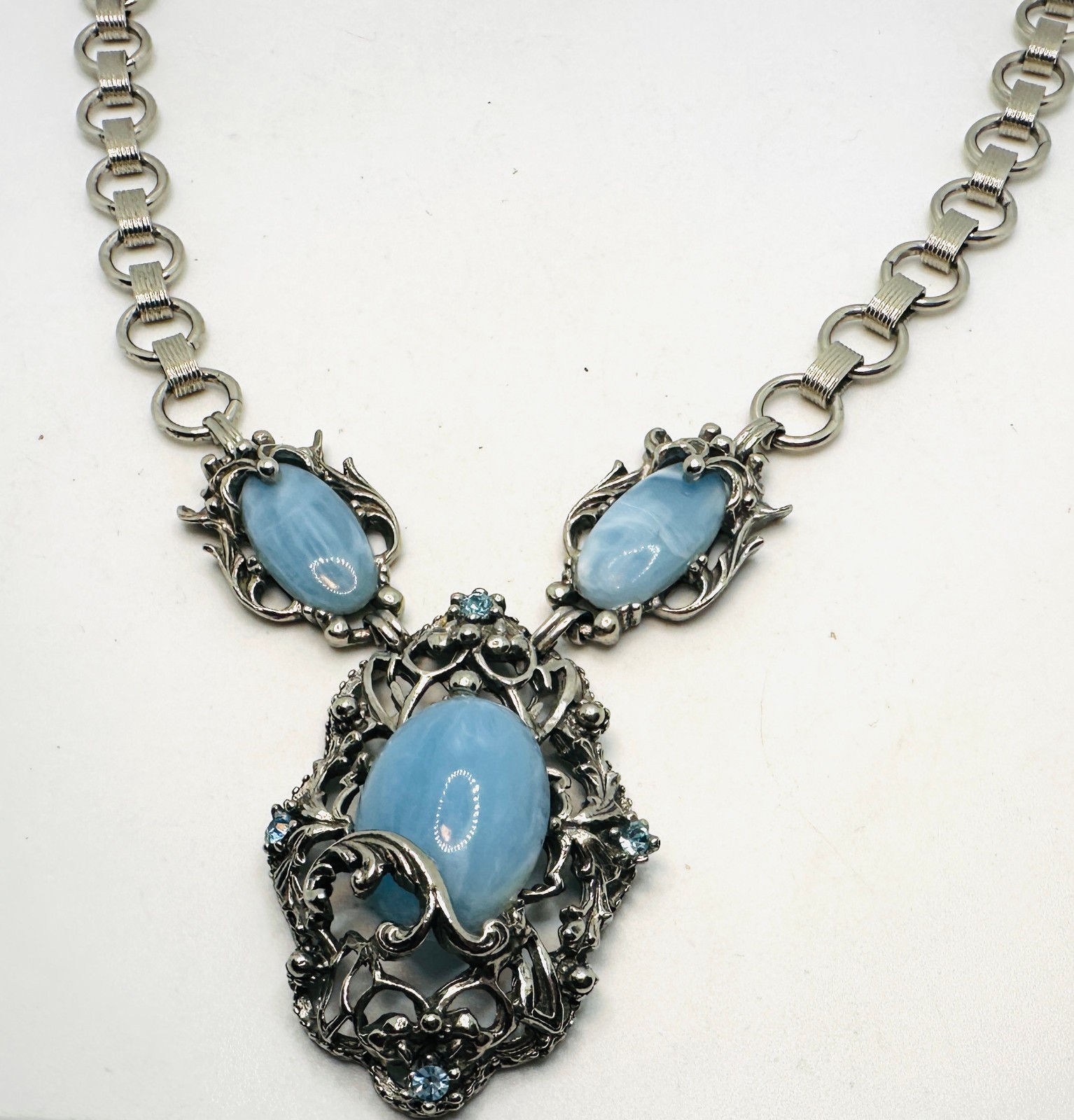 Vtg Ornate Nouveau Style SILVERTONE Faux Larimar Cabochon NECKLACE 18″