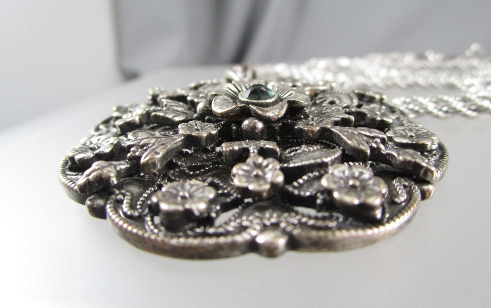 AMAZING Tiered Silver Tone Floral Flowers Pendant 30″ Chain Fashion Necklace 636
