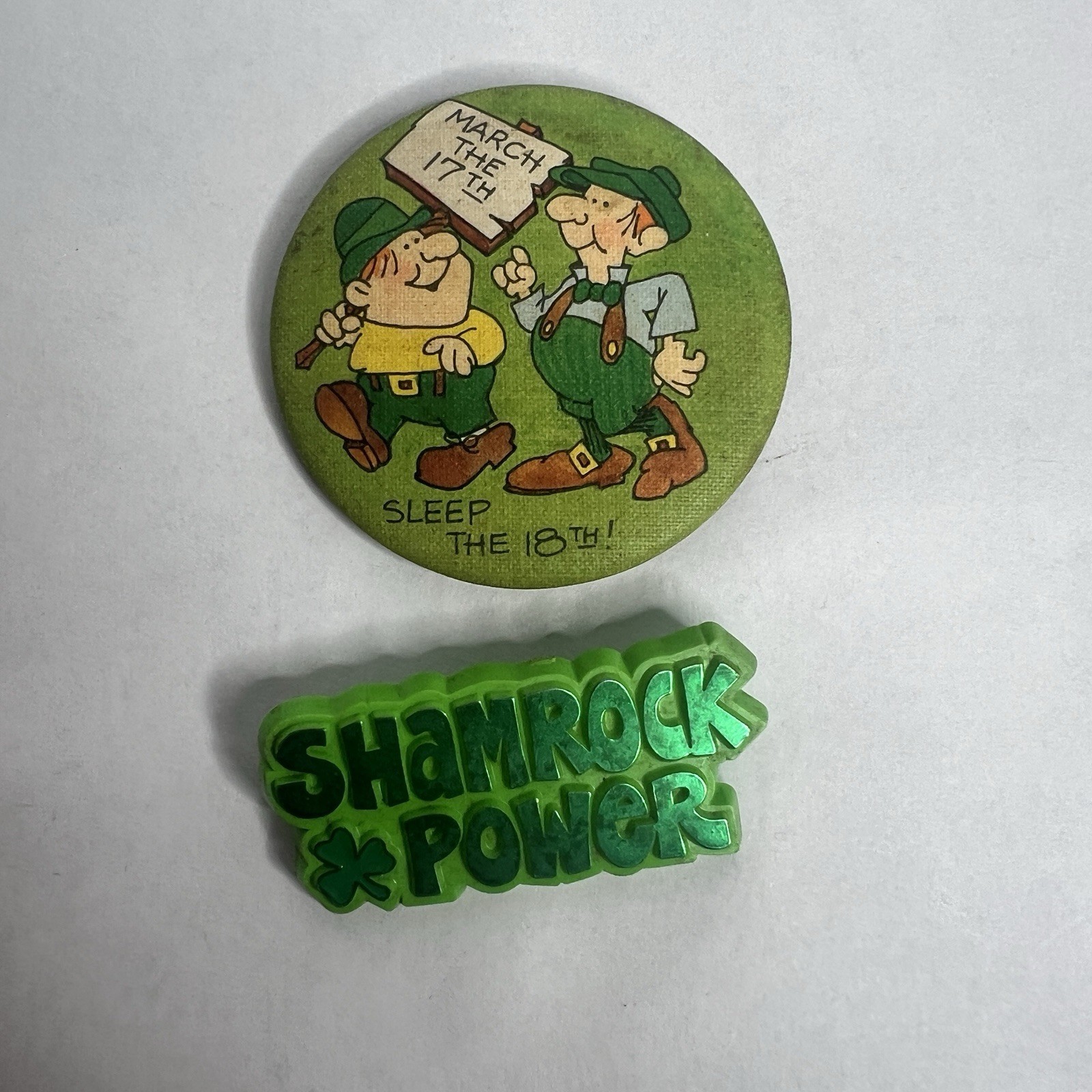 Vtg St. Patrick’s Day Jewelry Lot 2 Leprechaun Shamrock Plastic Pins Brooches