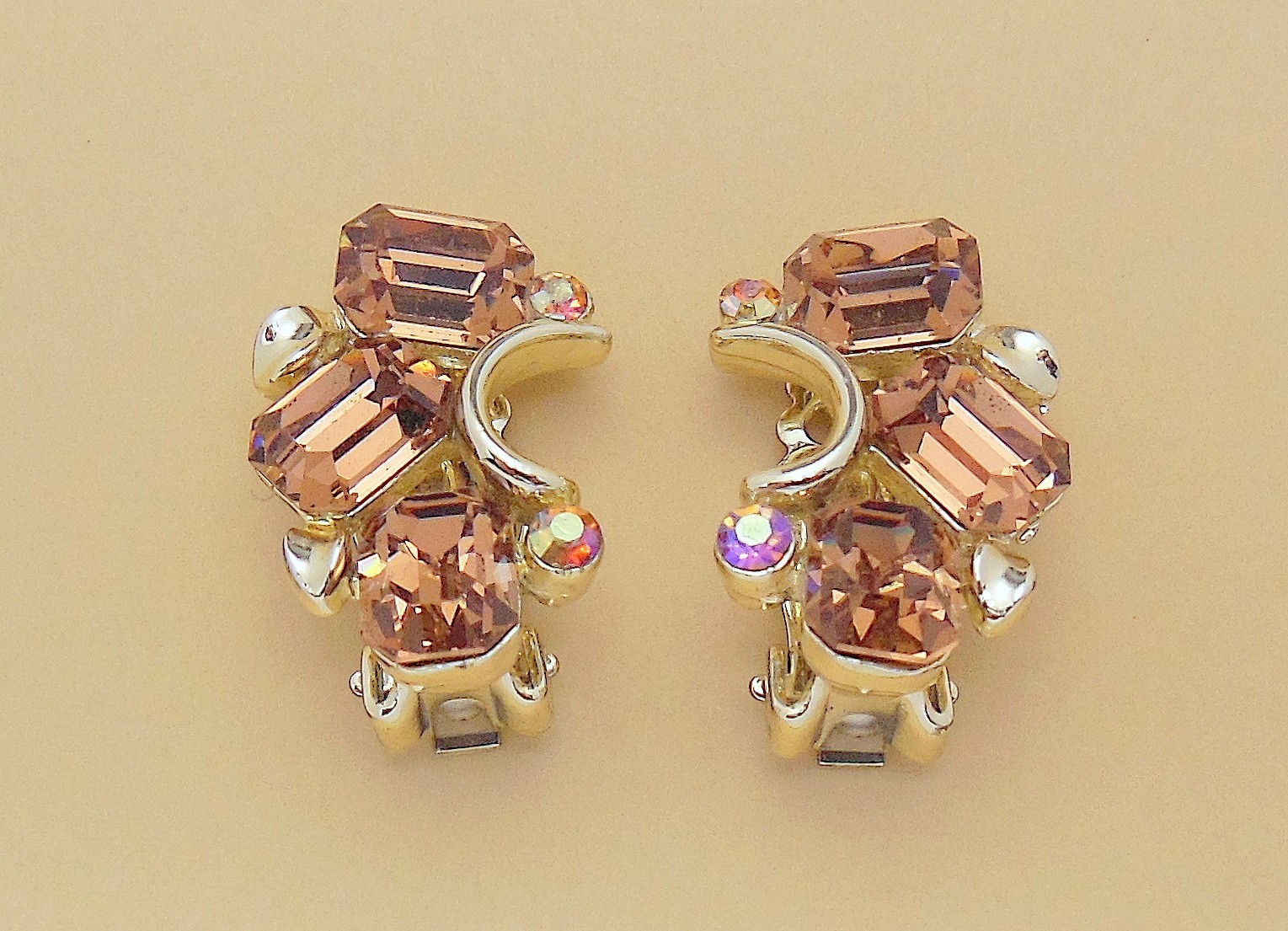Vintage LISNER Light Topaz Faceted Emerald Cut Glass AB RS Clip On Earrings