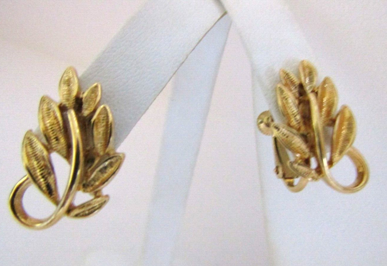 Vintage Napier Open Leaves Gold Tone Earrings & Necklace Set 19″ – 3/4″