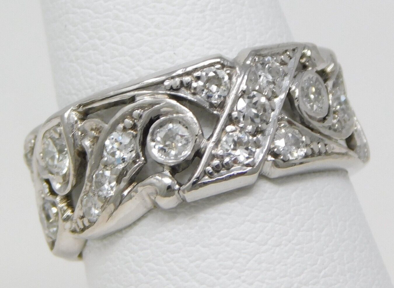Platinum Late ART DECO XOXO + Mini Hearts Diamond 8.4 mm Band Ring Sz 6.75 B6946