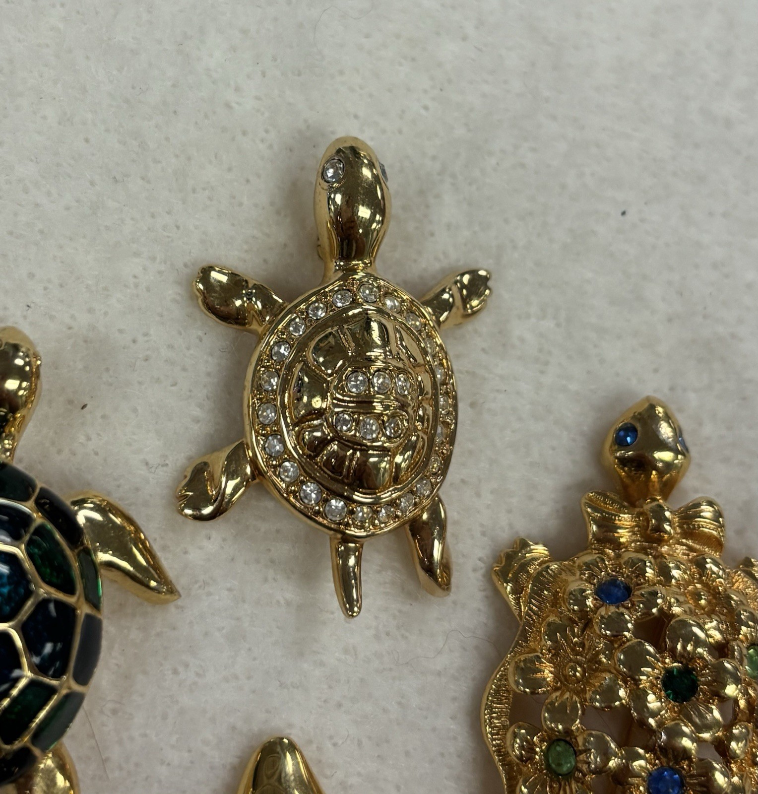 Vintage Turtle Brooch Lot Avon SAI Enamel Rhinestone Gold Tone Sea Turtle Pins