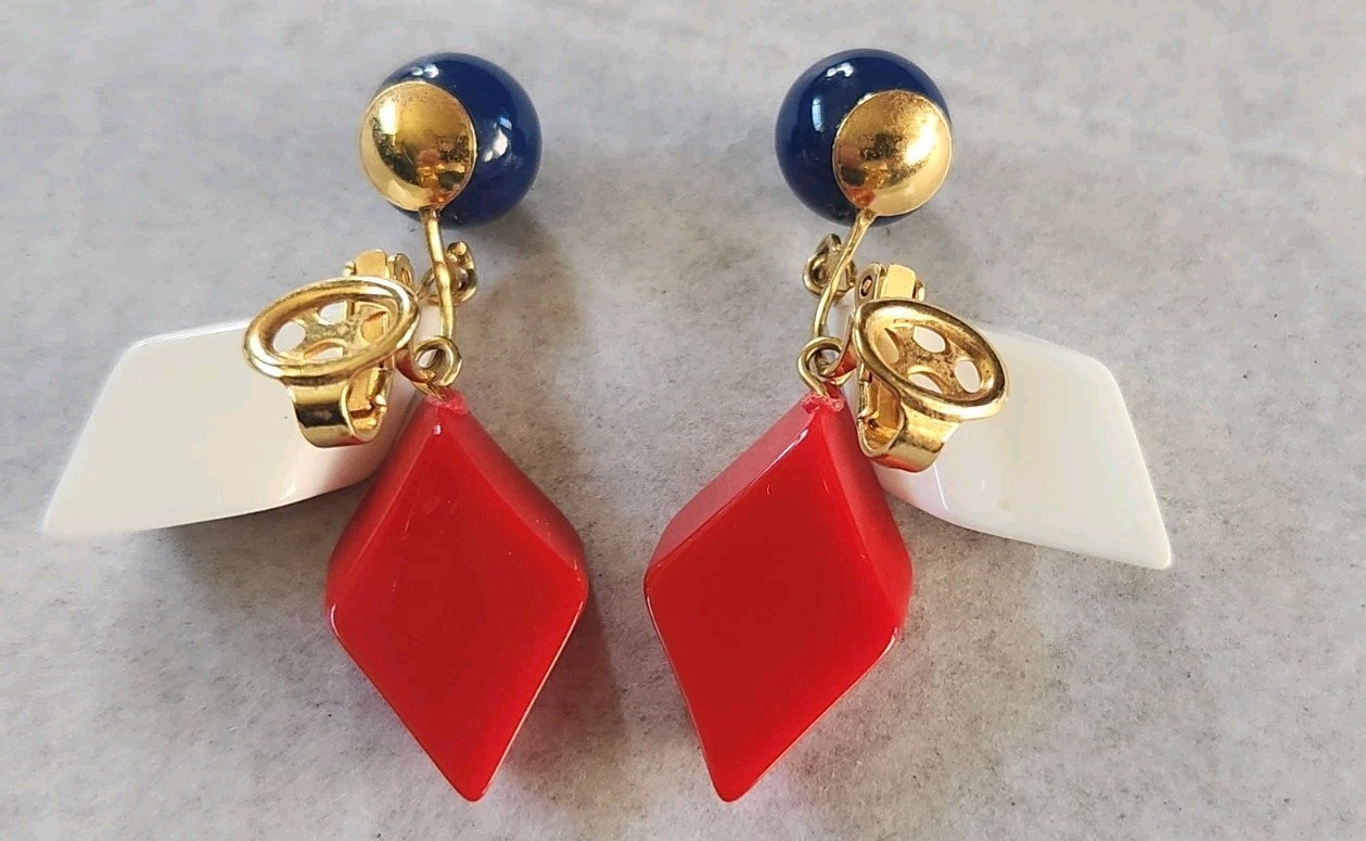 Trifari Necklace Clip On Earrings gold-tone Red, White & Blue Plastic Beads