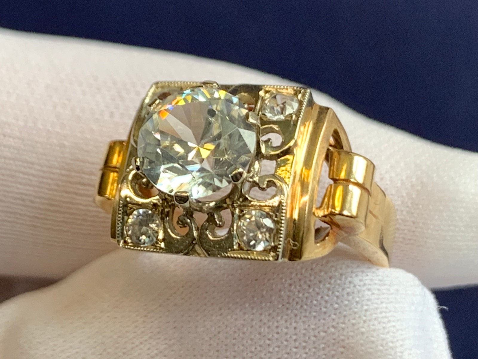 Vtg Yellow Gold Ring 4.86g Fine Jewelry Size 6 Band Clear Stones *READ*