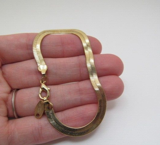 Vintage American Showcase Gold Tone Herringbone 5mm Chain Bracelet 7.25 In