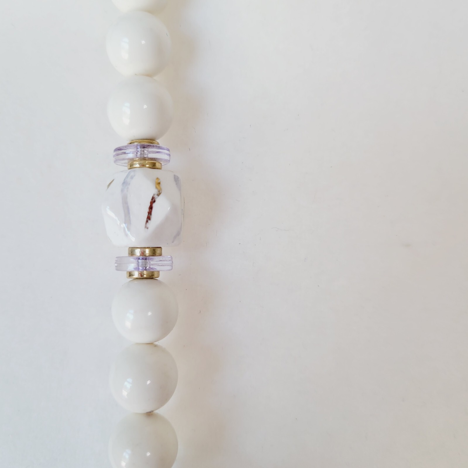 Vintage Retro White Acrylic Beaded Necklace Chunky Business Casual Everyday Wear