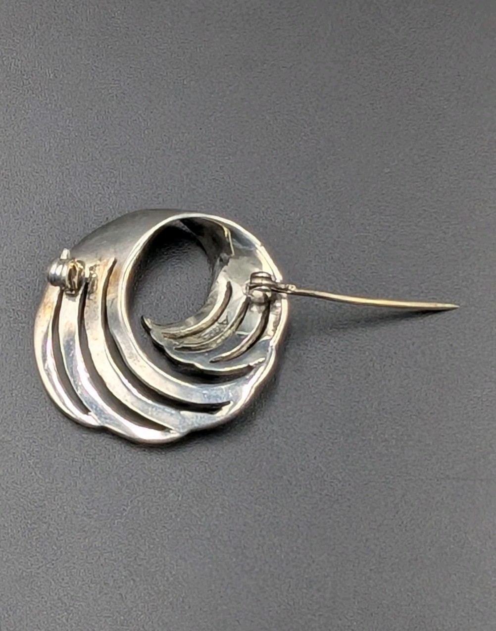 READ!! By A Vtg Sterling Silver Marcasite Wave Swirl Circle 925 Pin Brooch 1.16″