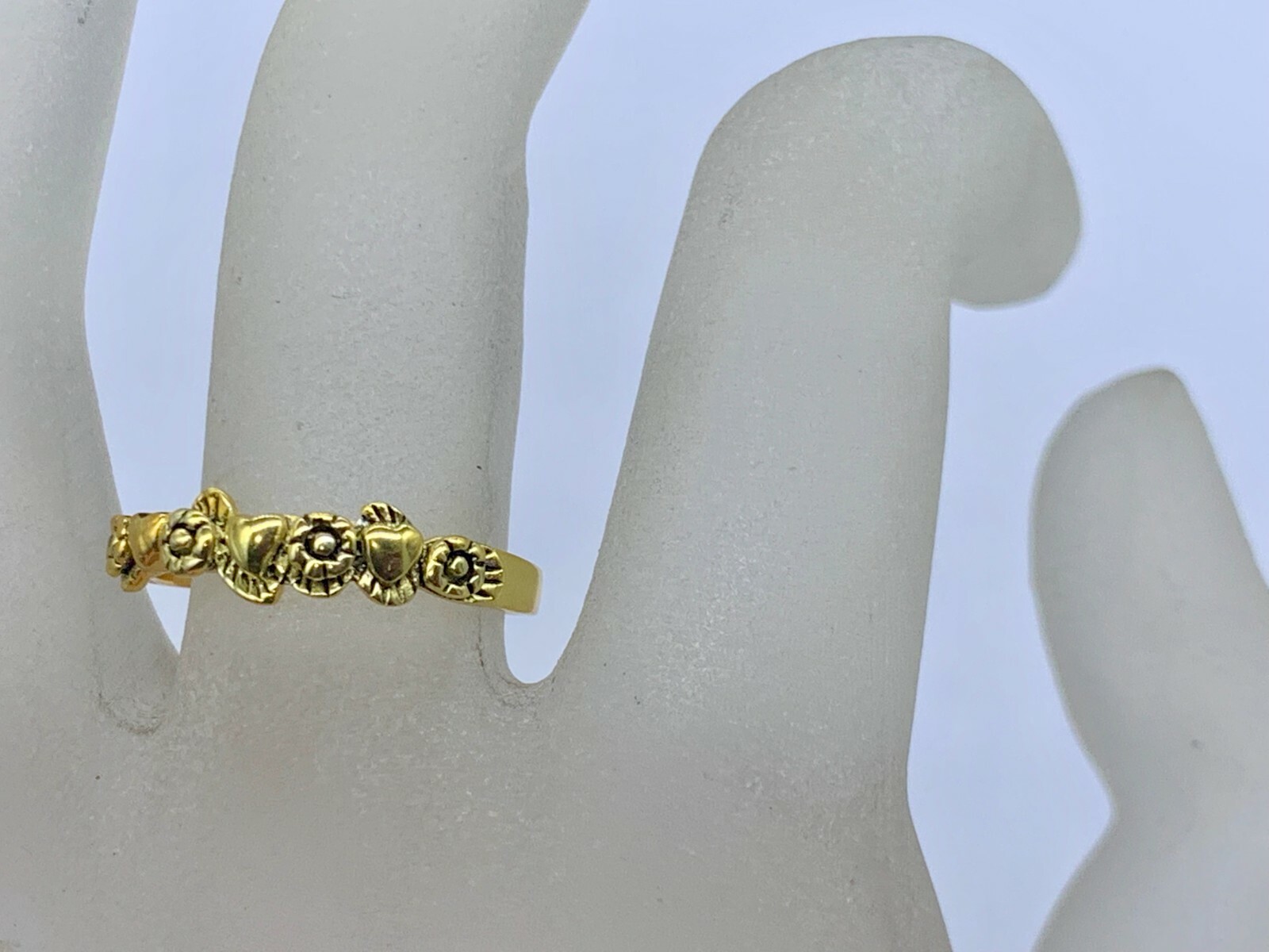 VINTAGE STERLING SILVER GOLD PLATED HEARTS FLOWERS BAND ELEGANT RING SIZE 8