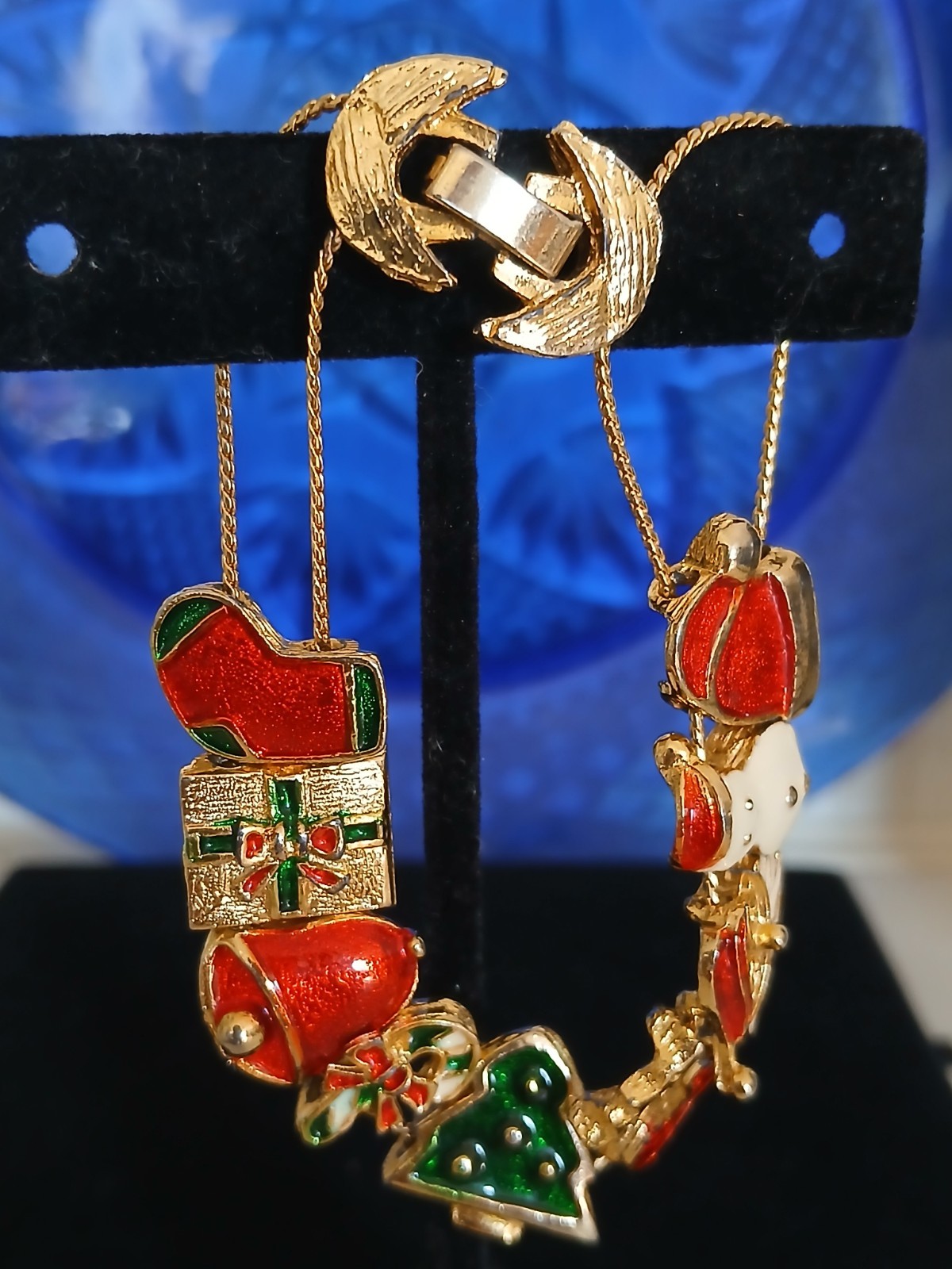 Vtg. X-MASS enamel slide charm bracelet, Santa, Tree, & present,sock 7 “L ,5/8”.