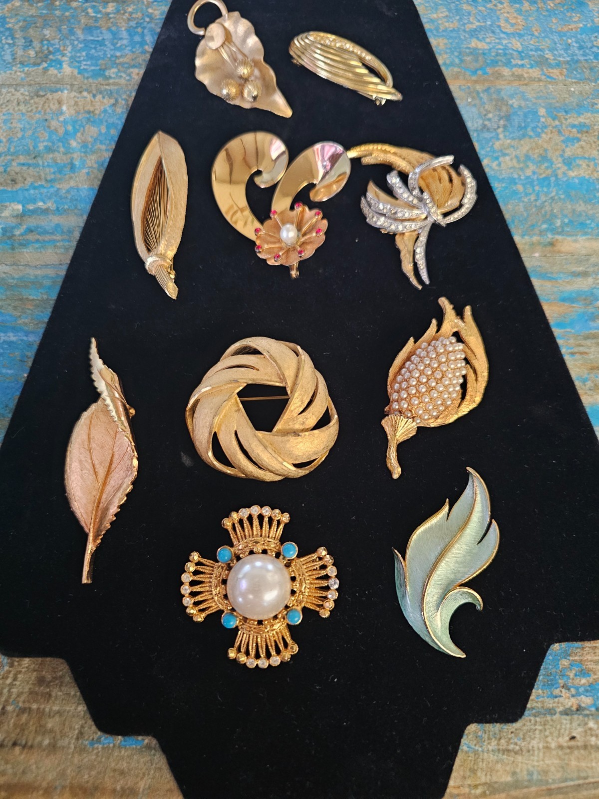 Lot of 10 Vintage Gold Tone Brooch Pins Jewelry Signed Coro JJ Capri BSK