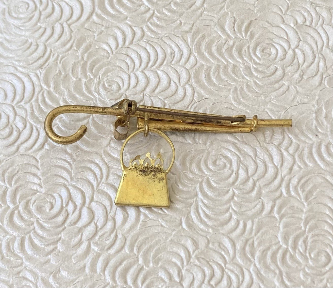 Vintage needlepoint umbrella w/ dangle purse brooch pin