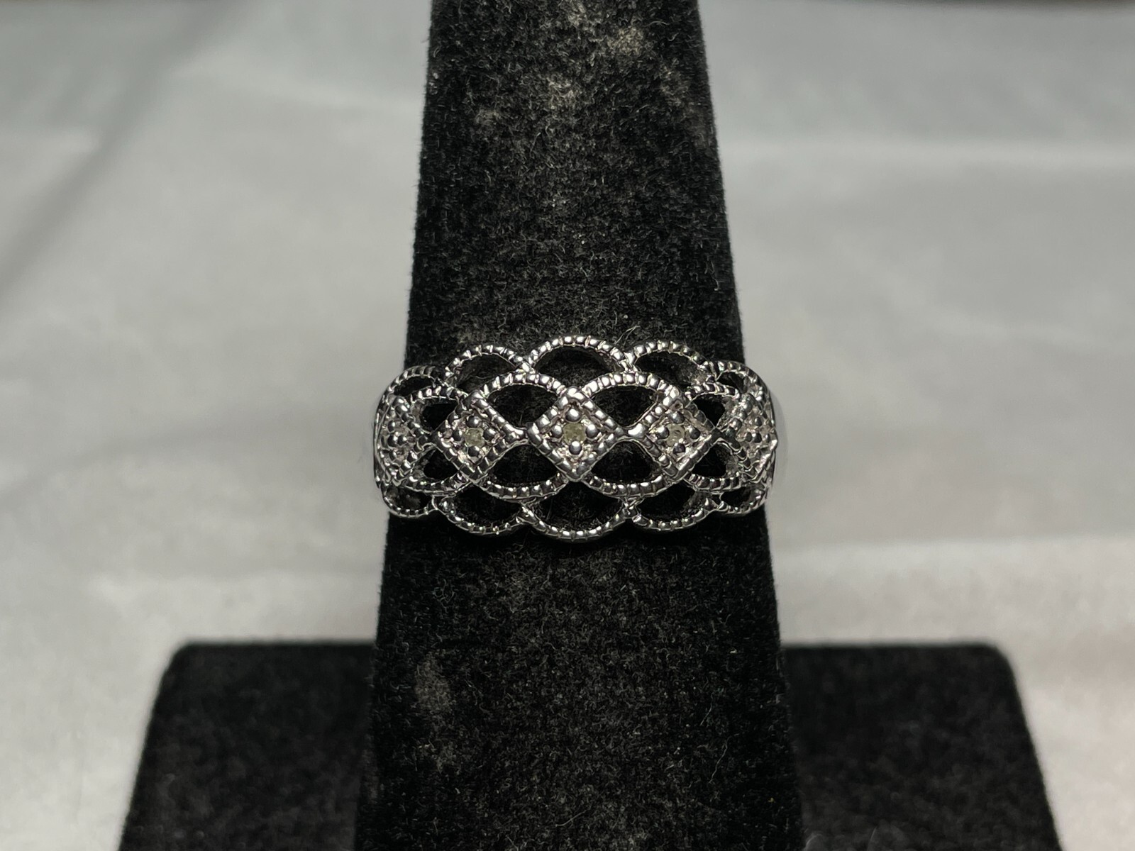 Vintage Sterling Silver 925 Ring filagree Design 3 Dimond Chips Size 8.75) 3.4G.