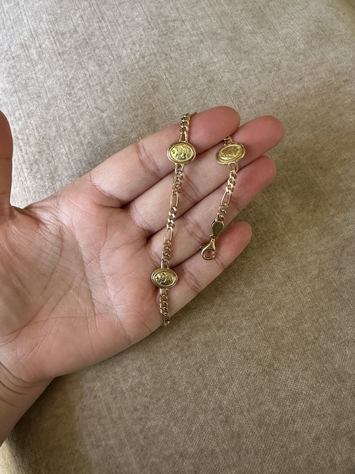 Vintage 18K Yellow Gold Italian Woman Cameo Figaro Chain Bracelet, 8 Inches