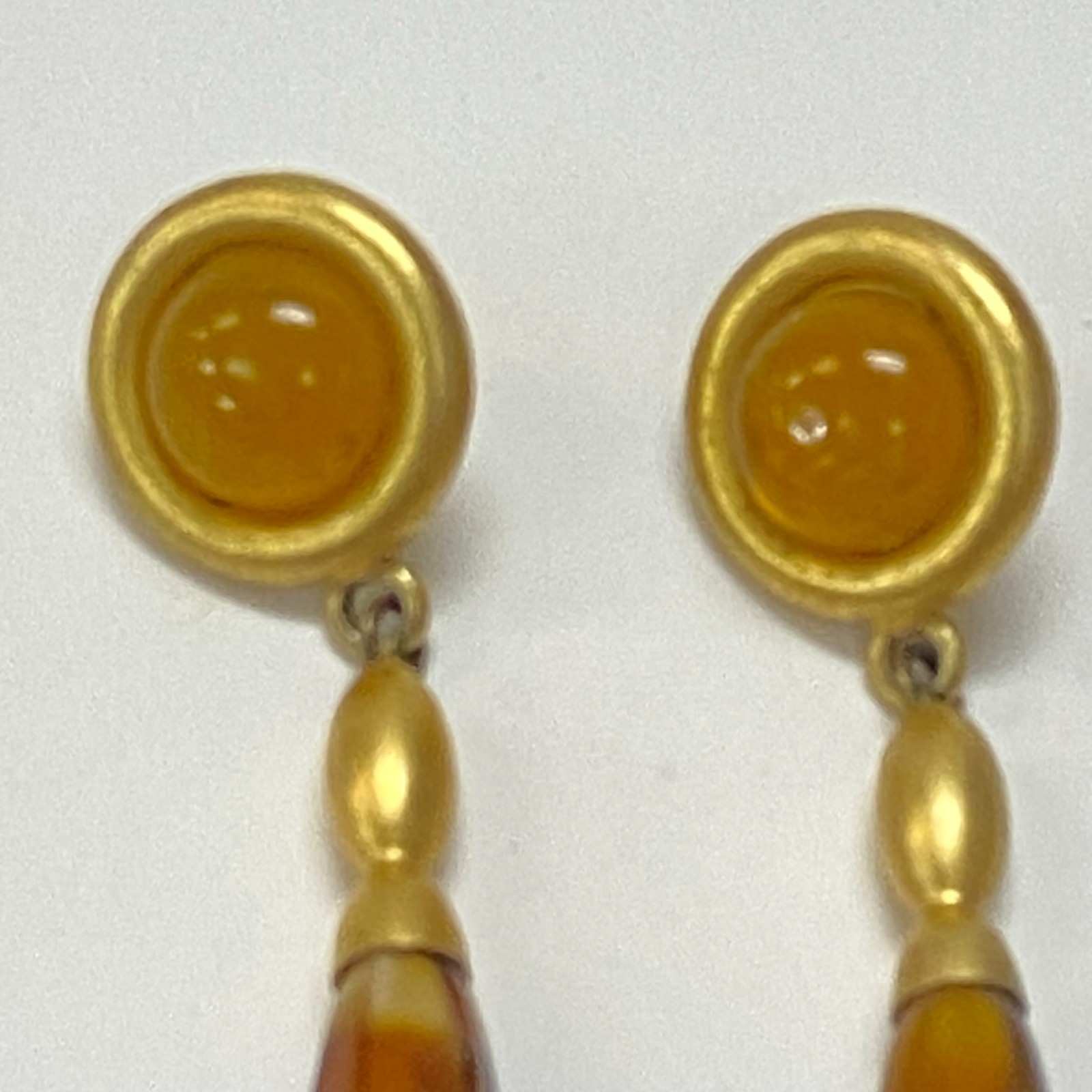 Vtg Gold Tone Orange Honey Amber Torpedo Teardrop Pendulum Dangle Drop Earrings