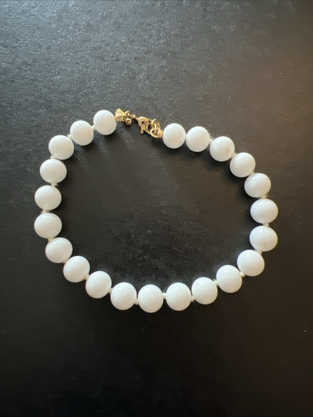 Monet vintage white bead bracelet – knotted glass gold-tone sister clasp 8″