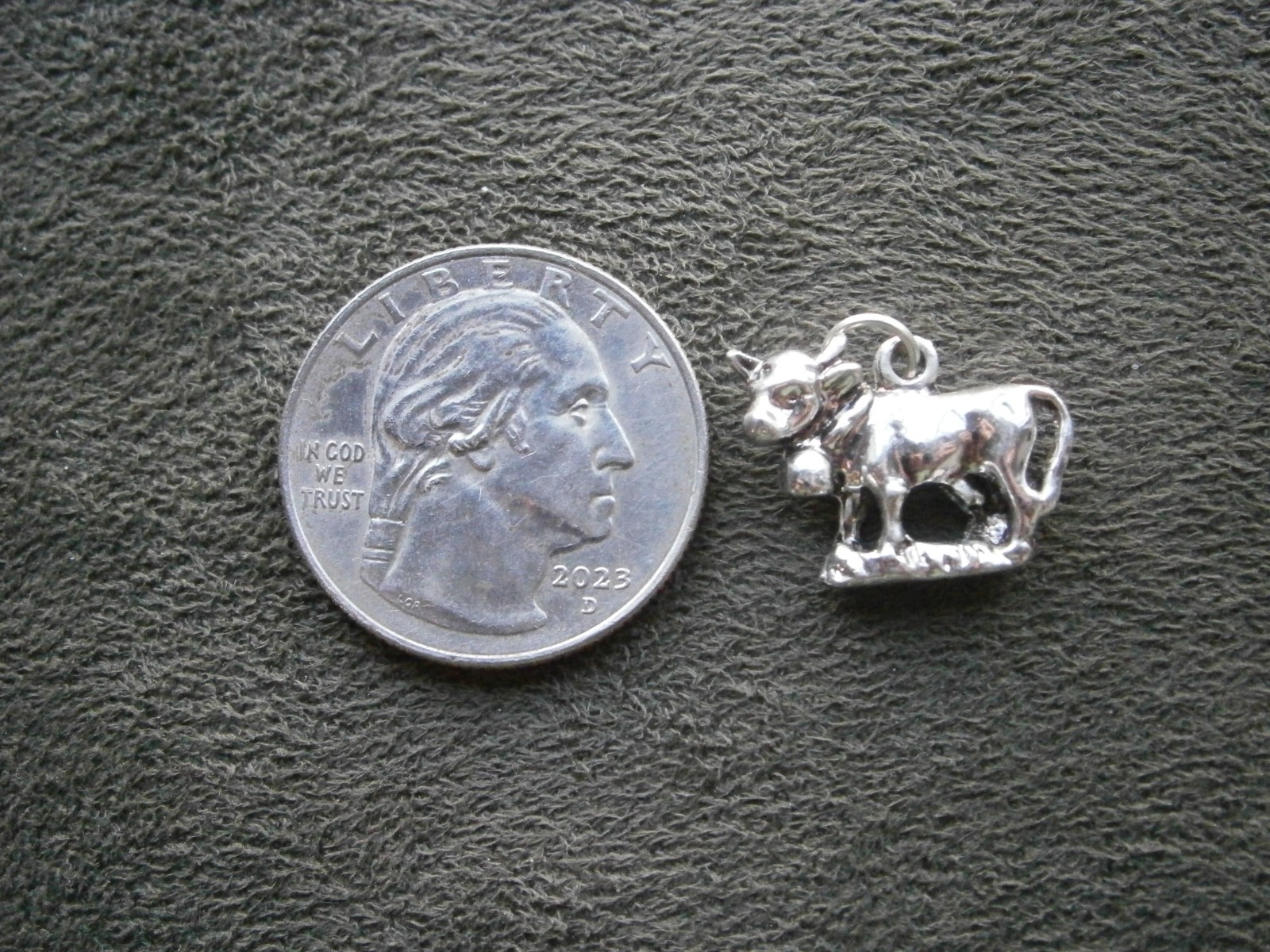 Dairy Cow with Bell Collar Vintage Shiny Silvertone Bracelet Charm Pendant 3.0g