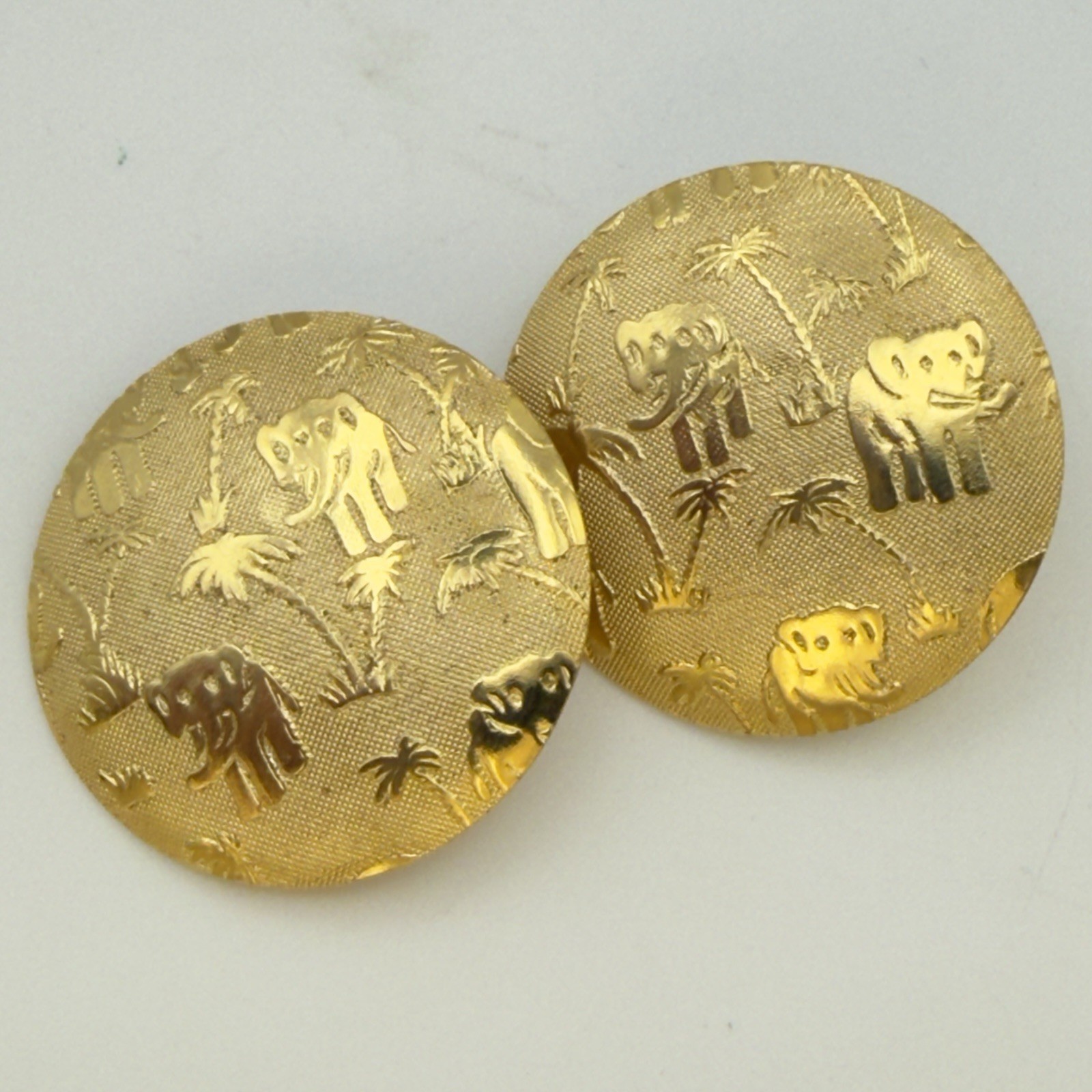 Vintage Gold Tone Elephant Palm Tree Disc Clip On Earrings Safari Bold