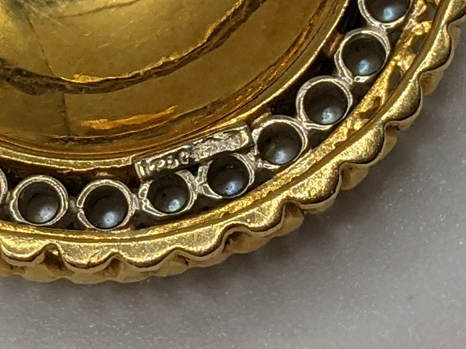 18K 750 Solid Yellow Gold Painted Roses w/ Pearls Brooch Pendant (16.45g) 1.25″