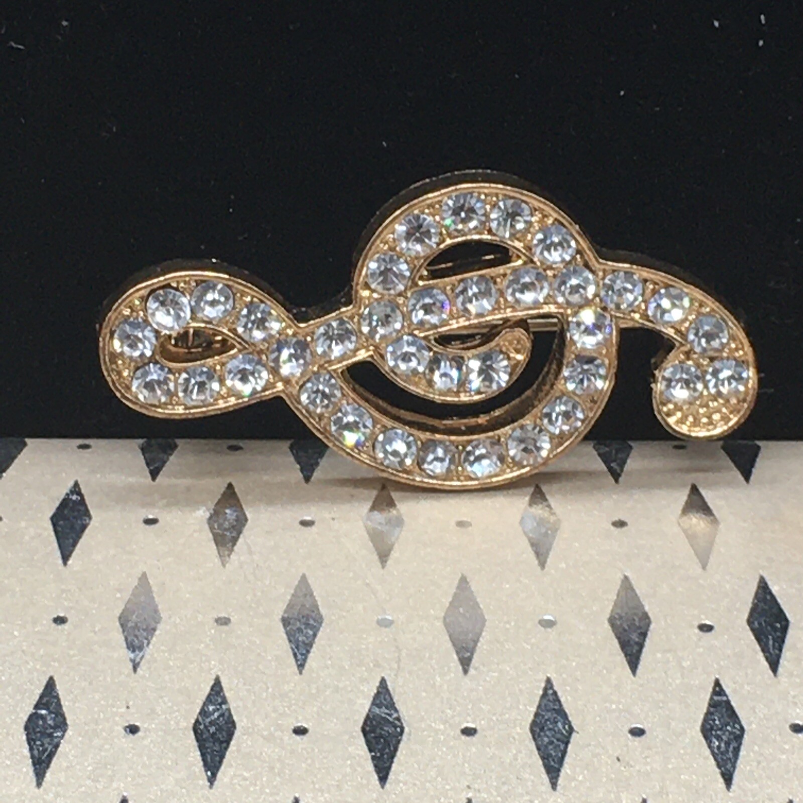 Musical Ampersand Brooch Pin 1.5″ Music Notes Gold Tone Rhinestone Pin
