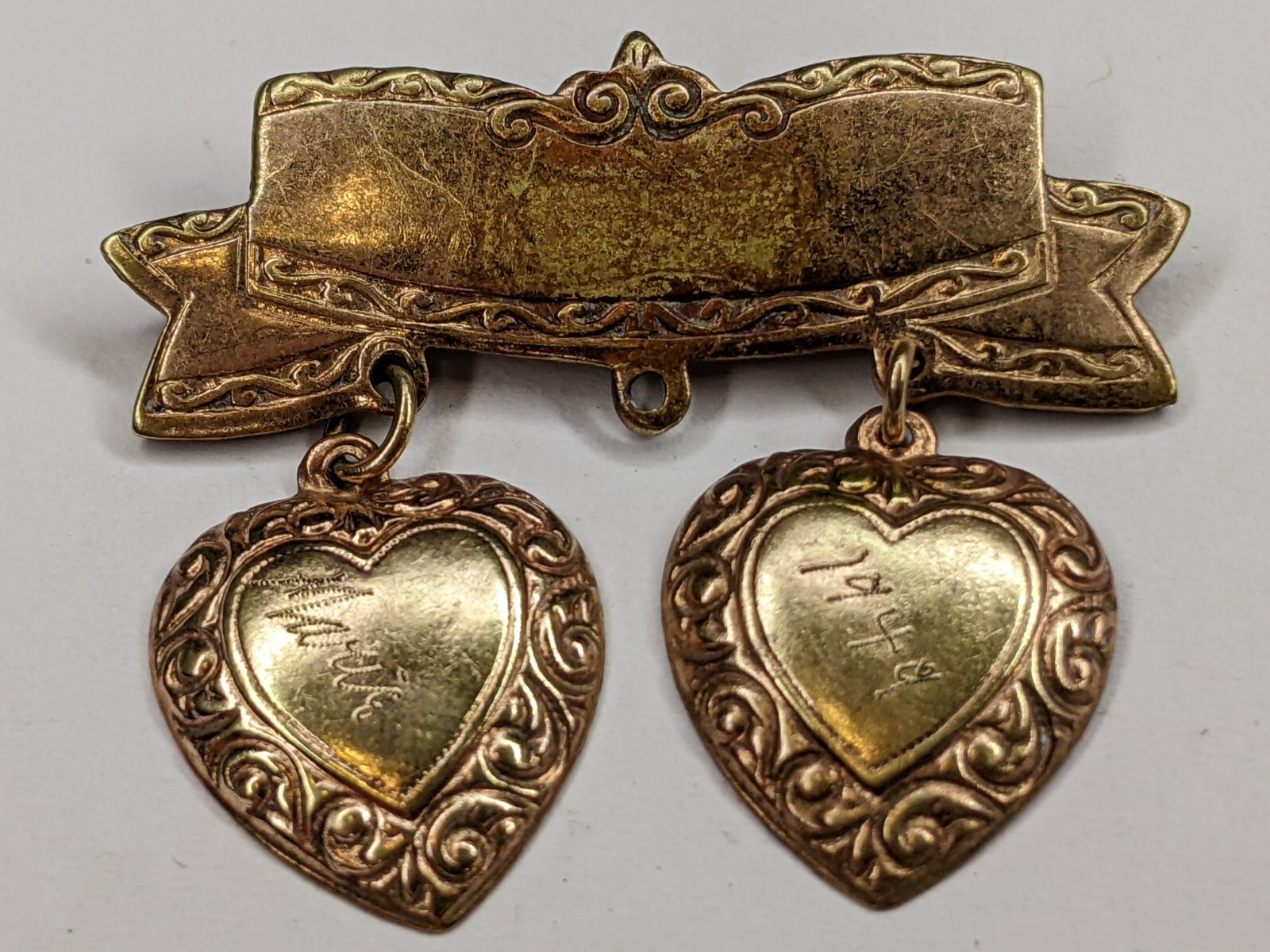 1949 Cute Brass Gold Tone Metal Plate Pin Ribbon Hearts Unique Marie Swirls 6E