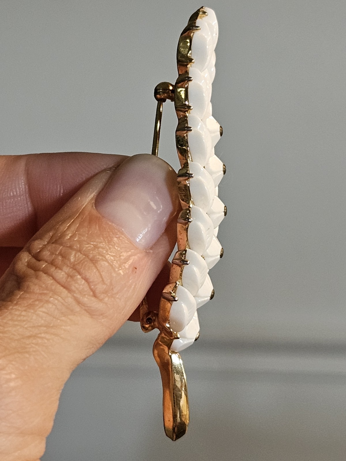 Vintage Crown Trifari Molded White Leaf Flower Frond Gold Tone Pin Brooch