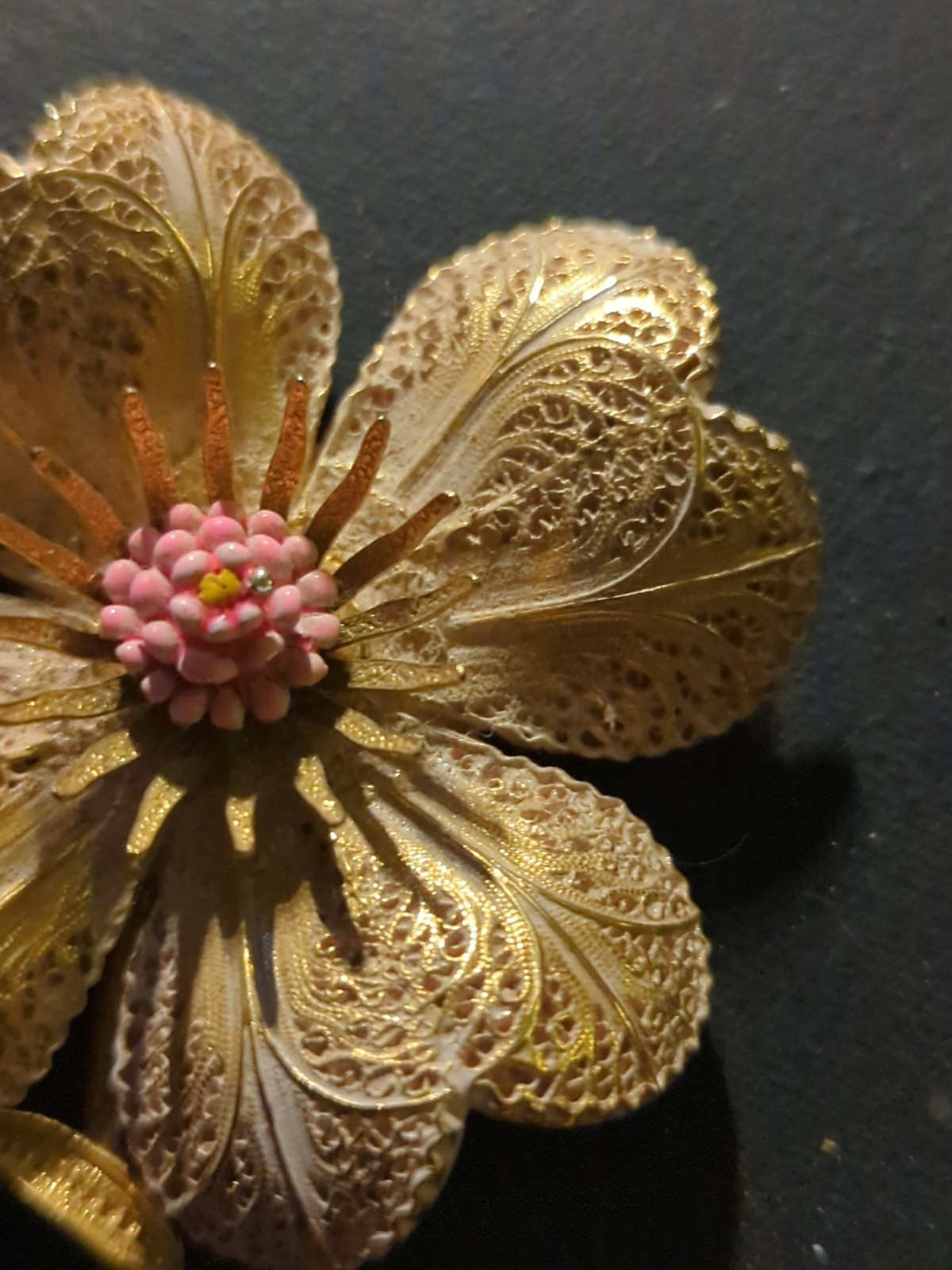 Vtg Heart Petal Flower Brooch Gold Filigree Pink Center ART Arthur Pepper Pin