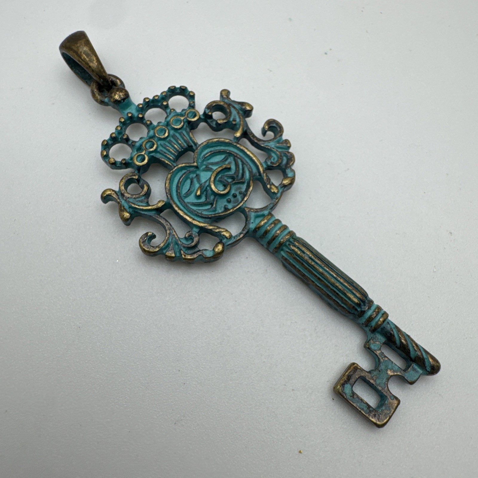 VTG Ornate Skeleton Key Pendant Crown Turquoise Gold Tone Finish Old Fashion