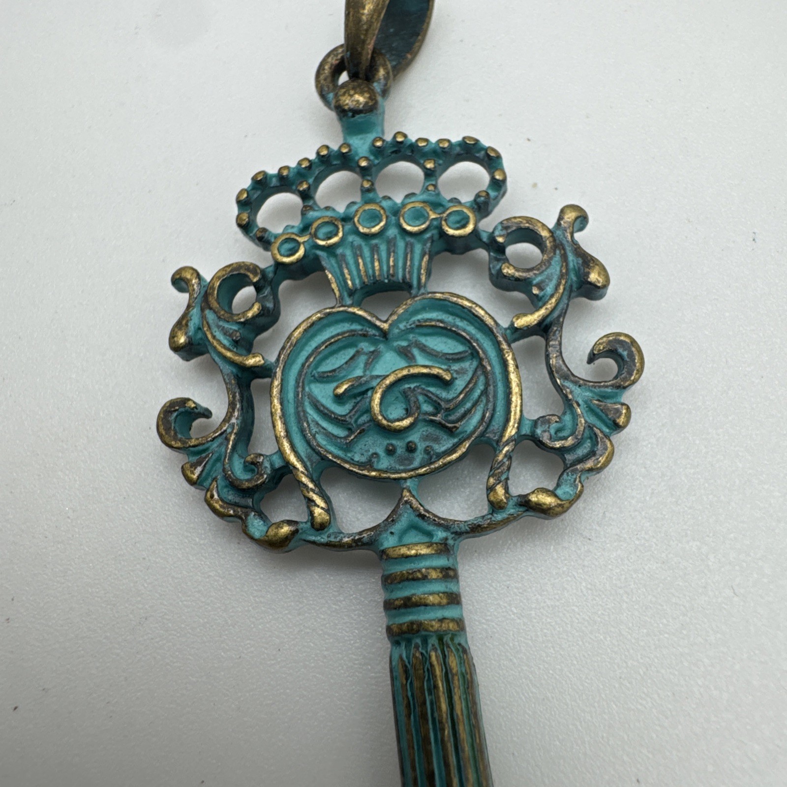 VTG Ornate Skeleton Key Pendant Crown Turquoise Gold Tone Finish Old Fashion